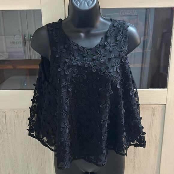 Mango Cropped Trapeze Tank With Floral Embellishments - Picture 1 of 4